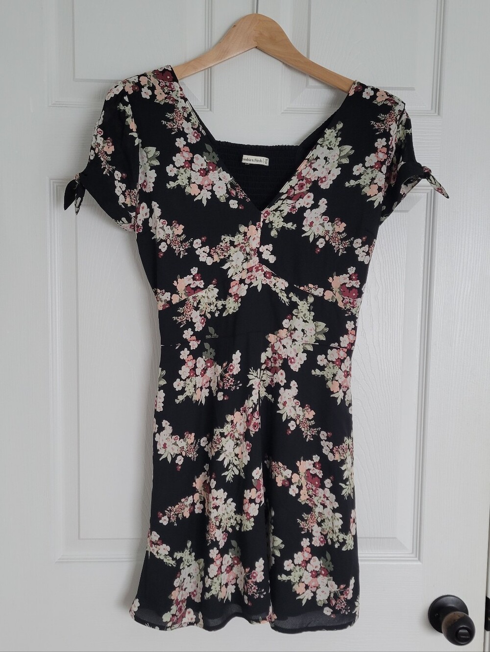 Abercrombie & Fitch V-Neck Tie-Sleeve Smocked Babydoll Mini Dress